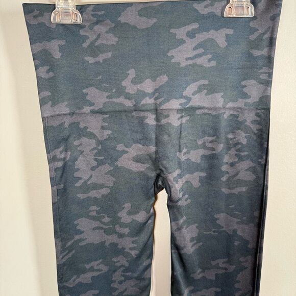 SPANX tummy control Look at Me Now Seamless Leggings, Black Camo XL - Picture 3 of 6